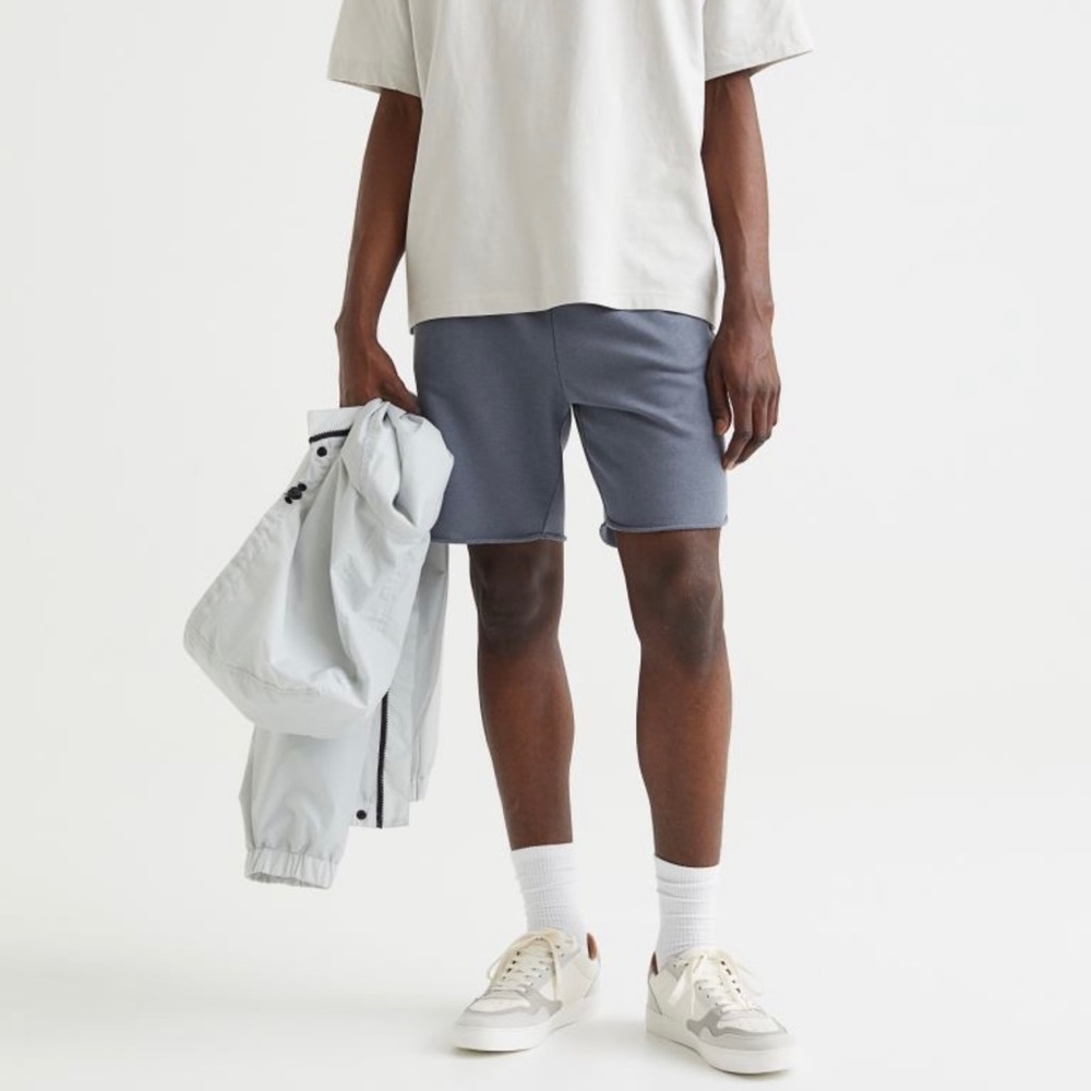Mens H&M Regular-Fit Raw-Edge Hem French Terry Sweat Shorts - Dark Grey - Size M - Picture 3 of 11